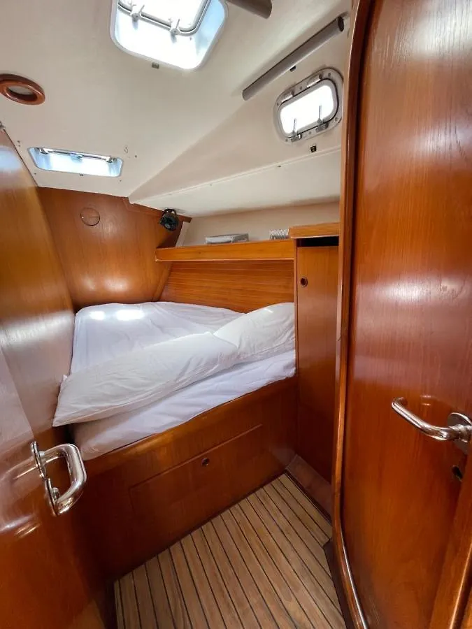 Hotel en barco Hotel Velero Beneteau Gybsea 50 Sant Francesc de s'Estany España